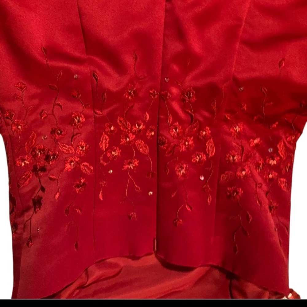 Ladies Sz 6 Long Maxi Dress red Gown, sequins surround the top area. Gorgeous - Picture 5 of 10